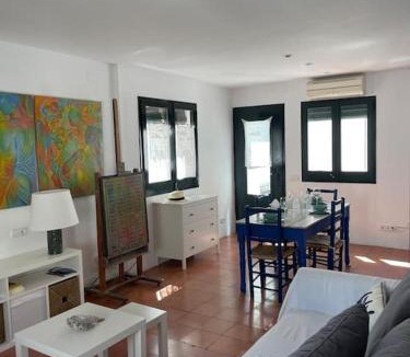 Portlligat Apartment | Casa pintora Neus