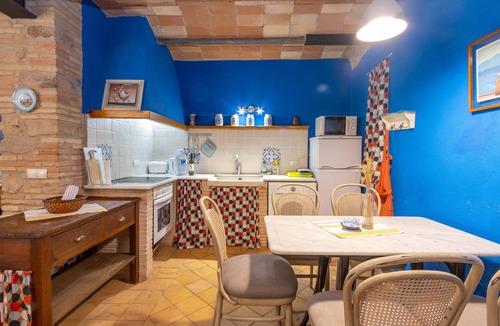 Orriols Villa | Casa Vermella i Blava: Rural House with Shared Garden and Wi-Fi in Orriols