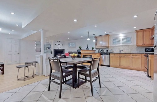 Newtonbrook Apartment | CasaPapa | Stylish 2-Bed Suite w/Full Kitchen & 80” TV