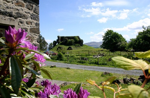 Gruline House | Castle Cottage. View of Aros Castle. 2 Bedrooms. Sleeps 3.