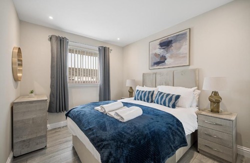 Paisley Apartment | Castle Gait Apartment