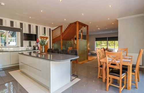 Drymen House | CASTLE HOUSE LODGE, family friendly, with a garden in Drymen