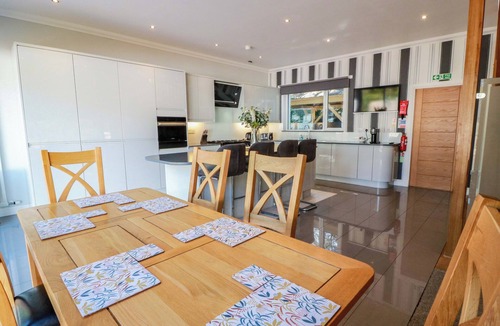 Drymen House | CASTLE HOUSE LODGE, family friendly, with a garden in Drymen