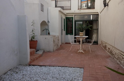 Calella House | Catalan house with patio, garage, beach 300m away