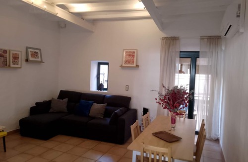 Calella House | Catalan house with patio, garage, beach 300m away