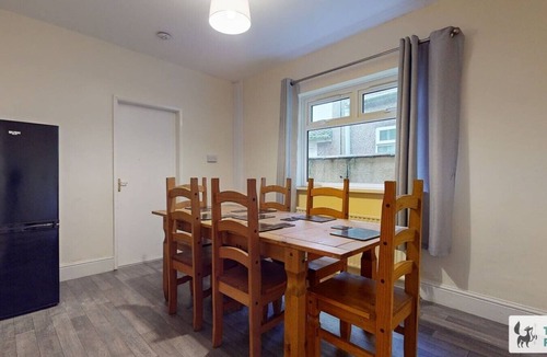 Cleethorpes House | Central 5 Bedroom House with Parking
