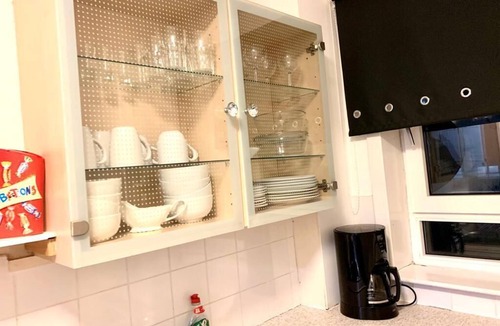 Greenock Apartment | Central 1-Bed Apt, Sleeps 4, 5 mins to Station