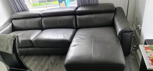 Greenock Apartment | Central 1-Bed Apt Sleeps 4 5 mins to Station