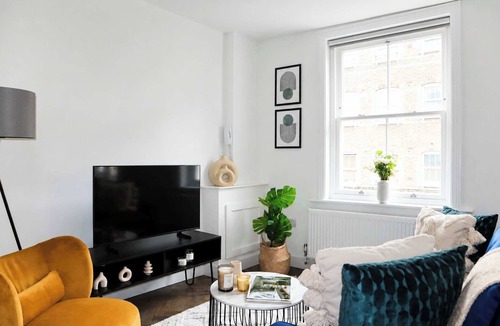 St Luke's Apartment | Central 1BR - City, Barbican & Islington