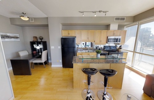 Downtown Toronto Apartment | Central 1BR plus den, equipped