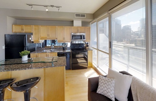Downtown Toronto Apartment | Central 1BR plus den, equipped