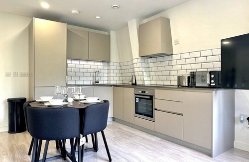 Bedford Apartment | Central 2 Bed Flat, Free Parking, Gym, Cinema Room