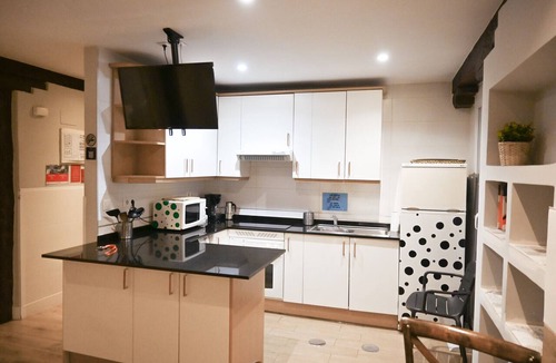 Barrio de La Latina Apartment | Central and spacious 4-bedroom home in La Latina