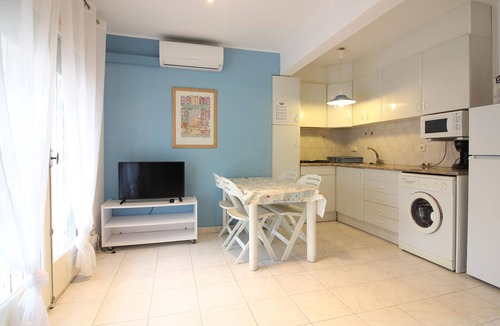 Empuriabrava Apartment | Central Apartment in Empuriabrava - 600m from the Beach, A/C, Balcony, Family-Friendly