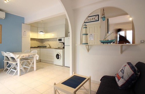 Empuriabrava Apartment | Central Apartment in Empuriabrava - 600m from the Beach, A/C, Balcony, Family-Friendly