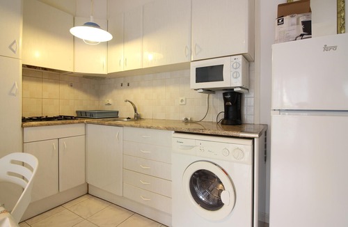 Empuriabrava Apartment | Central Apartment in Empuriabrava - 600m from the Beach, A/C, Balcony, Family-Friendly