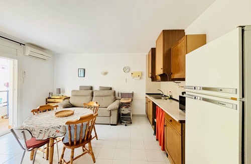 Roses Town Center Apartment | Central apartment with terrace and parking in Ciutadella