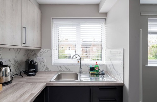Bedford Apartment | Central Bedford Stay!