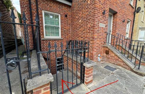 Bury St Edmunds Apartment | Central Bury Apartment with Private Entrance