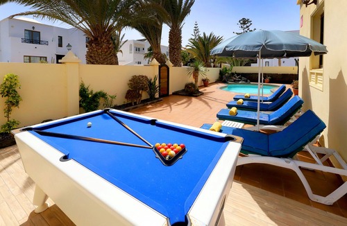 Costa Teguise Villa | Central Costa Teguise,4 bed, 3 bath,sleeps 10 people,Pool table, Private Pool