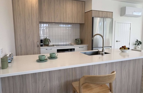 Dunedin City Centre Condo | Central Dunedin Stay with Park Views