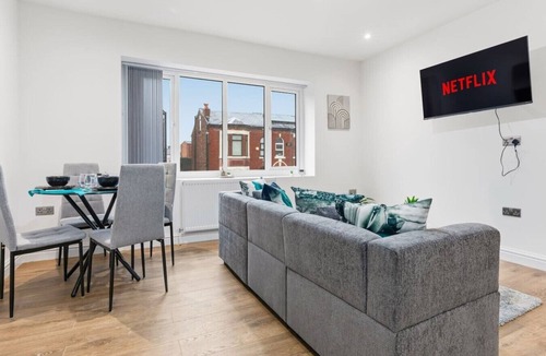 Offerton Apartment | Central | FREE parking | Connections to Manchester