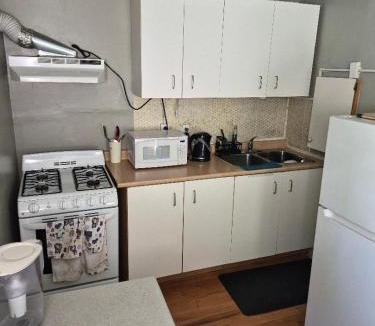 Roncesvalles Village House | Central location downtown Toronto