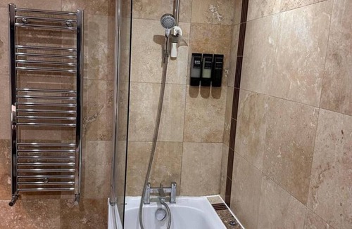 Cathedrals House | Central London Room close to London bridge and Borough market