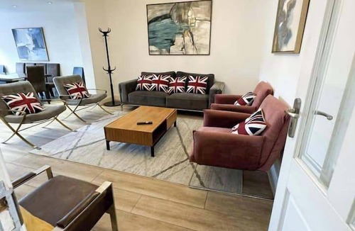 Redbridge House | Central London in 30 mins Oxford Street