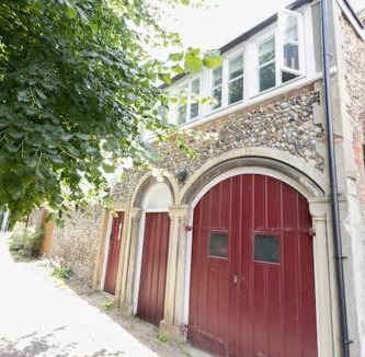 Bury St Edmunds Apartment | Central Medieval Grid Unique home with Gated parking
