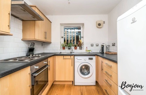 Finnieston Apartment | Central & Stylish 2BR-1BA -Anderston-Free Onsite Parking
