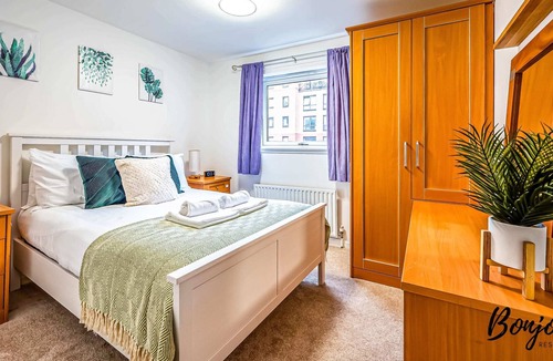 Finnieston Apartment | ★ CENTRAL & STYLISH ★ Kelvingrove Park, West End ★ FREE Parking ★