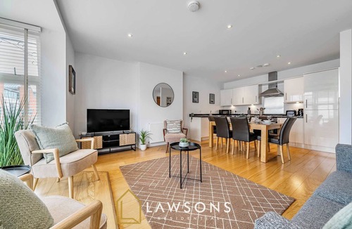 Windsor Apartment | Central Windsor Gem | 2 Bed, 2 Bath, Free Parking