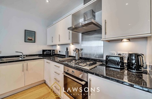 Windsor Apartment | Central Windsor Gem | 2 Bed, 2 Bath, Free Parking