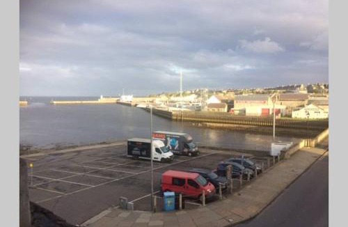 Wick Apartment | Centrally located 1 bed modern flat with harbour views