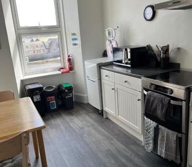 Wick Apartment | Centrally located 1 bed modern flat with harbour views