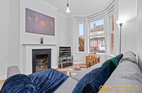Cann Hall House | Centrally Located Flat By Golden Service Accommodation Short Term Rental Forest Gate
