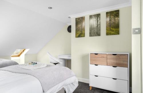 Cann Hall Apartment | Centrally Located Flat By Golden Service Accommodation Short Term Rental Forest Gate
