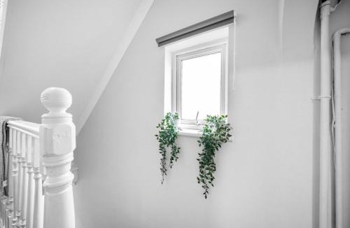 Cann Hall Apartment | Centrally Located Flat By Golden Service Accommodation Short Term Rental Forest Gate