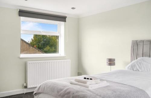 Cann Hall Apartment | Centrally Located Flat By Golden Service Accommodation Short Term Rental Forest Gate