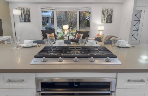 Burlington House | Centrally Located, Walk to Lake, Spacious | SH