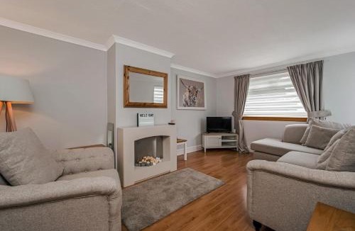 Cumbernauld House | Centrally Situated 1 Bedroom House in Cumbernauld