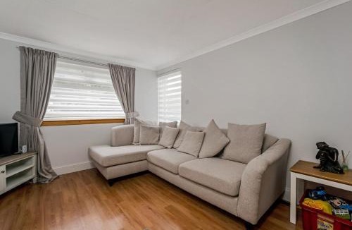 Cumbernauld House | Centrally Situated 1 Bedroom House in Cumbernauld