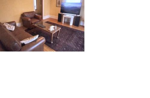 Glen Williams House | Century House on Quarter acre lot