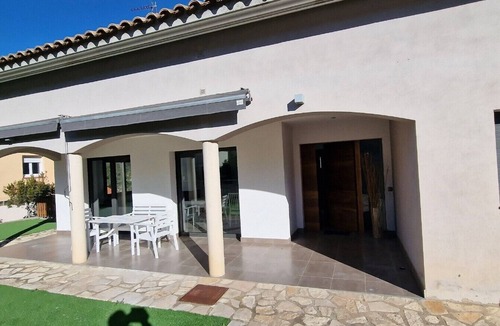 Castelloli Villa | Chalet a 35 Minutos de Barcelona, con Todos los Alicientes Para Disfrutar