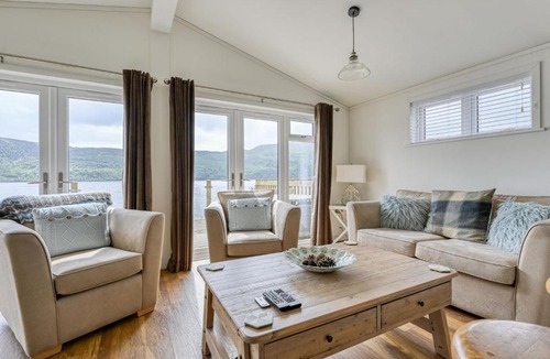 Loch Ness Ski Chalet | Chalet Loch Ness Hamptons Lodge by Interhome