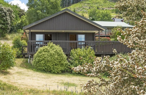 Hanmer Springs Cottage | Chalet Oregon - Hanmer Springs Holiday Home