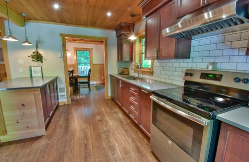 St-Adolphe-d'Howard Ski Chalet | Chalet SPA Foyer et Plage
