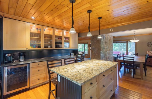 Grand Bend Cottage | Chalet style Spacious 4BR/3BA, steps from the beach Multi-family, pet friendly