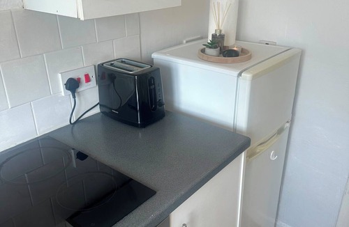 Motherwell Apartment | Charming 1-Bedroom Flat Available for Rent